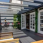 Royal Bridges Hotel Delft